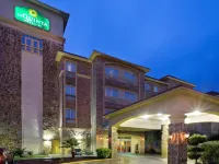 La Quinta Inn & Suites by Wyndham Dallas South-DeSoto