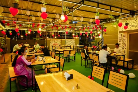 BACPAC MONKEY COLIVING