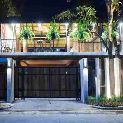 At Leaf Villa Hotel Exterior