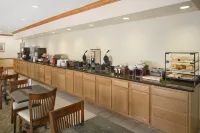 Holiday Inn Express & Suites Elyria Hotels in Lorain