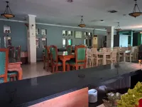 Zamrud Hotel & Convention Hotels in Kejaksan