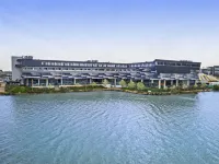 Mercure Melbourne Caroline Springs Hotels near Taylors Creek Linear Park