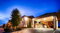 Best Western Plus Prairie Inn فنادق في Lebanon