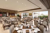 Ramada by Wyndham Gandhidham Shinay - Frühstück