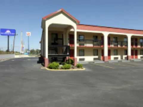 Americas Best Value Inn and Suites Macon マコンのホテル