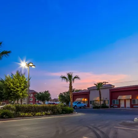 Best Western Plus Main Street Inn Отели в г. Броли