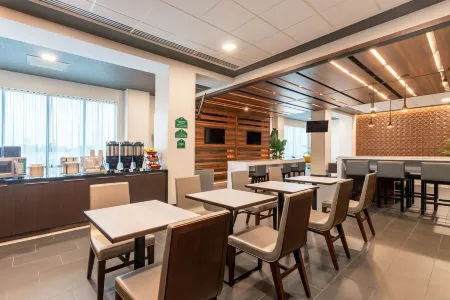 Wingate by Wyndham Angola Отели рядом с достопримечательностью «Premier Rental-Purchase»