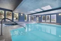 Super 8 by Wyndham West Kelowna BC Hotels in Central Okanagan H