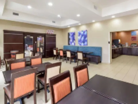 科圖拉I-35附近舒適套房酒店 科圖拉酒店