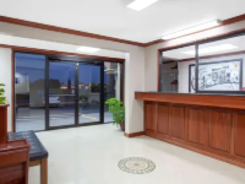 Super 8 by Wyndham Waycross GA ウェークロスのホテル