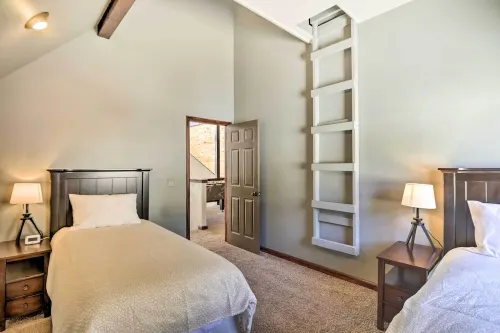 Spacious Fairplay Cabin w/ Views ~ 21 Mi to Breck! - 3-Star