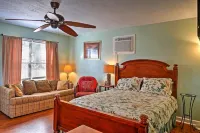 'Paradise Cove' Cabin w/ Boathouse & Dock - Pet friendly