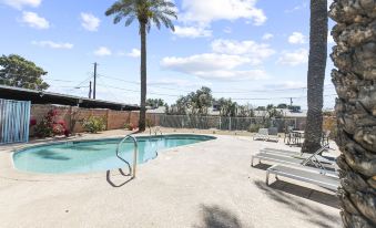 Citrus Blossom 1Br Condo with Pool