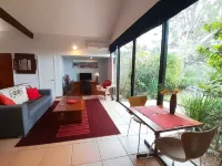 Sky Island Studios Hotels in der Nähe von Hinze Dam