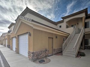 Desert Condo w/ Pool ~ 3 Miles to Colorado River!