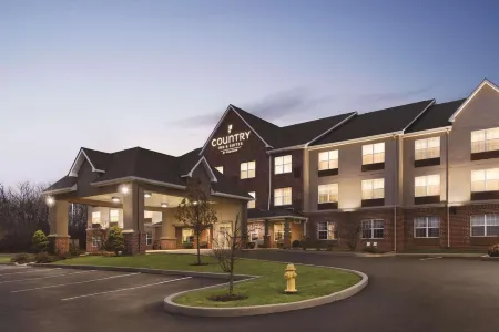 Country Inn & Suites by Radisson, Fairborn South, Oh Отели рядом с достопримечательностью «Berns Garden Center»