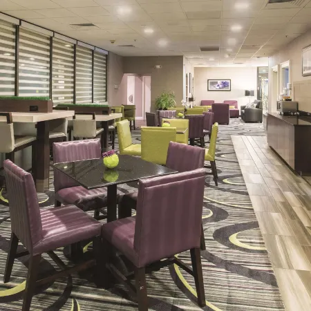 Howard Johnson by Wyndham Sacramento Downtown