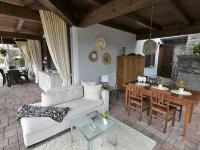 Valley View Pool Apartment Hotel a Ardenno