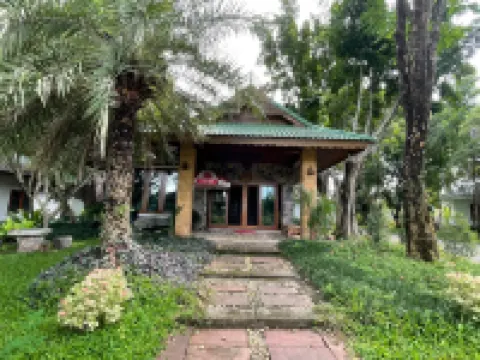 กรีนทรี รีสอร์ต โรงแรมในอำเภอ ดอยหล่อ