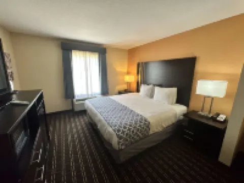 Best Western Plus Bass Hotel  Suites Hotel di County Stasiun Clair
