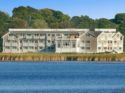 Newport Beach Hotel & Suites