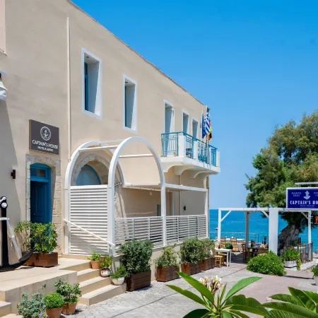 Captain's House Hotel Suites & Apartments