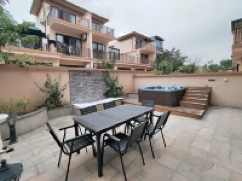 Guanjia Apartment (Qiaoxiang Road)