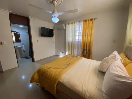 4DR Inviting 3-Bedroom Stay Santo Domingo Отели рядом с достопримечательностью «Iglesia Evangelica Metodista Libre Vista Bella 3ra»