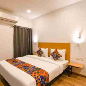 FabHotel Sayeeda International - 600m from Park Circus 7 Point Rooms