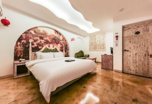 숙소 로비 및 주차장