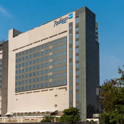 Radisson Blu Towers Kaushambi Delhi NCR Hôtels à proximité de : Gare de Anand Vihar