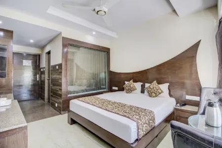 Hotel Royale Palace Отели рядом с достопримечательностью «Делвара Темпл»