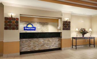 Days Inn & Suites by Wyndham Cedar Rapids