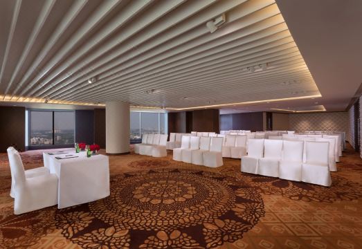 2. 크라운 플라자 ..