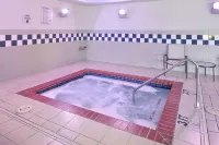 Comfort Inn & Suites Fayetteville-University Area - Hot Tub