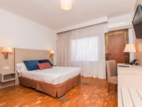 勞里亞飯店 塔拉戈納水渠附近的飯店