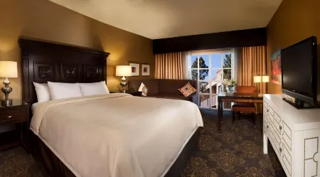 Hilton Santa Fe Historic Plaza Отели рядом с достопримечательностью «Публичная библиотека Санта-Фе»