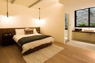 HHaku Beachays Inn