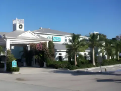 Capt Hirams Resort Hotels in Indian River County