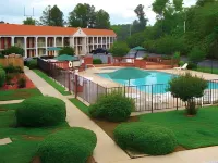 Quality Inn Forsyth Near GA Public Safety Training Center - Familievenlig
