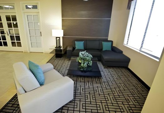 햄튼 인 리모델링 객실