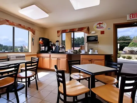 Super 8 by Wyndham Charlottesville