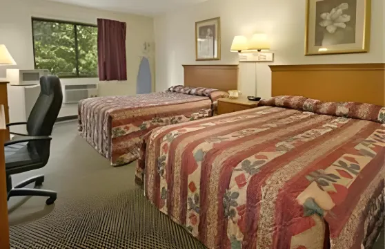 紐波特紐斯市中心旅館