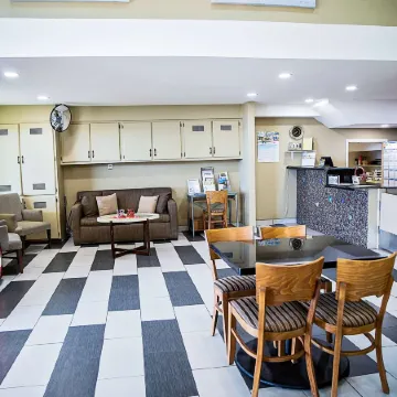 Super 8 by Wyndham Holbrook