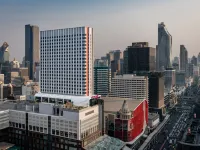 Moxy Bangkok Ratchaprasong エラワン（ラチャプラソン交差点の寺院）周辺のホテル