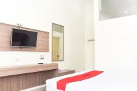 RedDoorz Near Alun Alun Wonosobo Hotel a Sigaluh