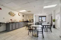 Econo Lodge Inn & Suites - sarapan