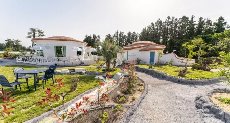 Seogwipo Balt House Pension Отели рядом с достопримечательностью «The Venice Land»