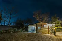 Jecheon Water Park Camping Land Resom Forest - Have Nine Healing Spa附近的飯店