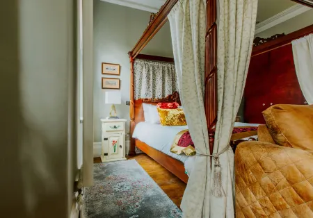 The Suite | Cardiff City Centre + Private Parking Отели в г. Риверсайд